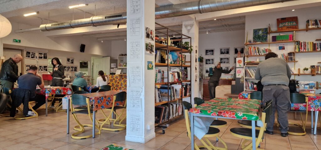 Le Réfectoire est un espace de vie convivial à disposition des habitants et des associations locales. Photo C.M.